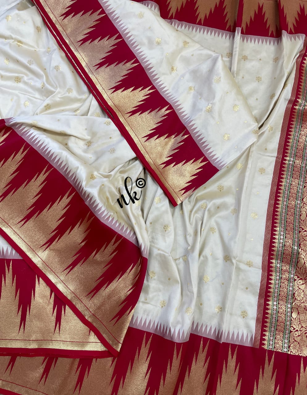 Women banarsi temple bordered saree - Saffronfashionindia