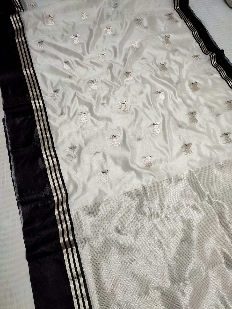 Ruchin Chanderi pattu silk saree - Saffronfashionindia