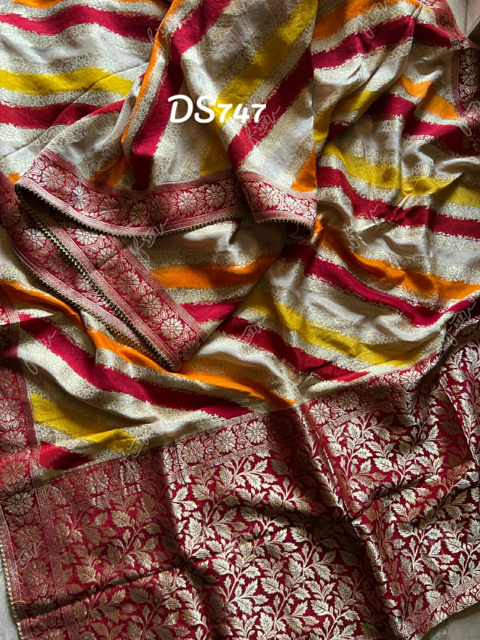 Festival Lehariya munga saree - Saffronfashionindia