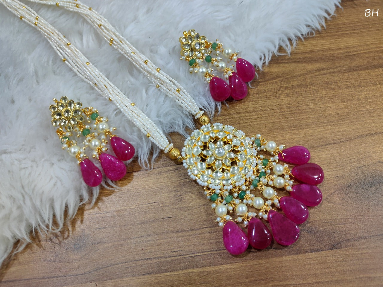 Parisha Pearl necklace set - Saffronfashionindia