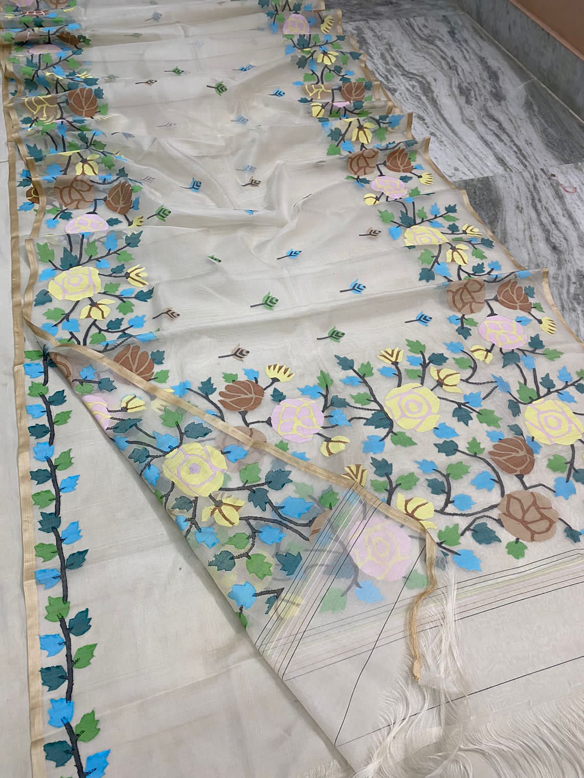 Floral handwoven jamdani saree - Saffronfashionindia
