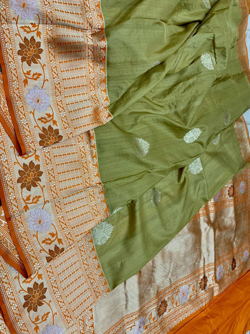 Achiki Banarsi saree - Saffronfashionindia