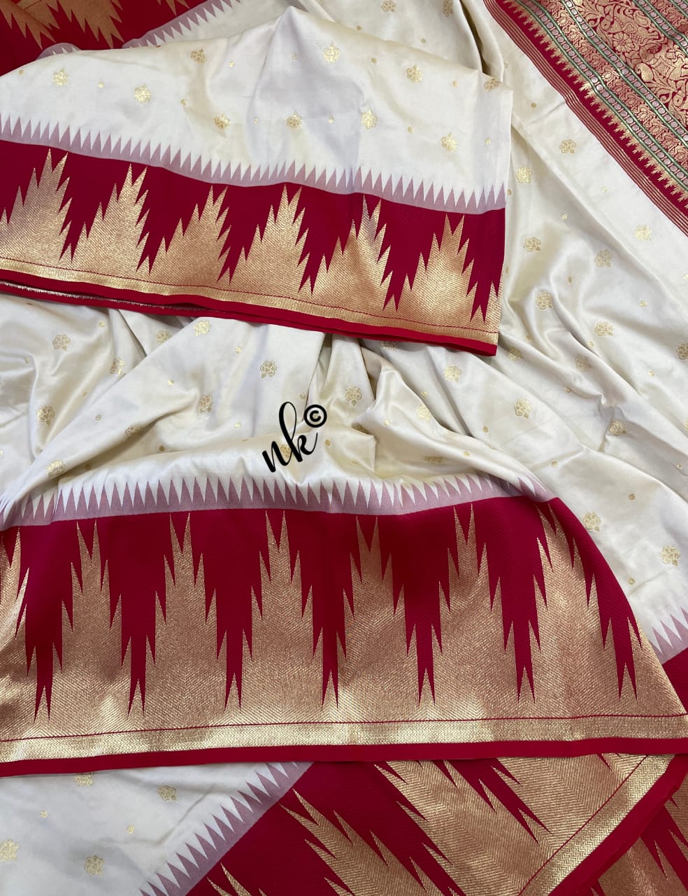 Women banarsi temple bordered saree - Saffronfashionindia