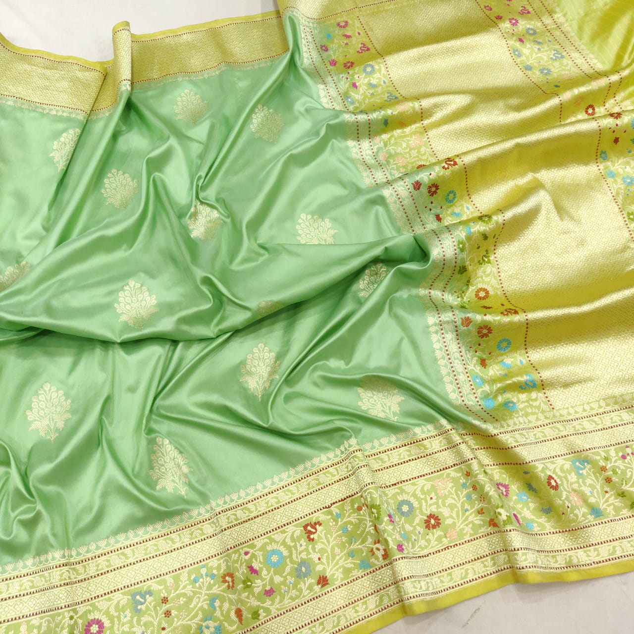 Mahira Katan beautiful saree - Saffronfashionindia