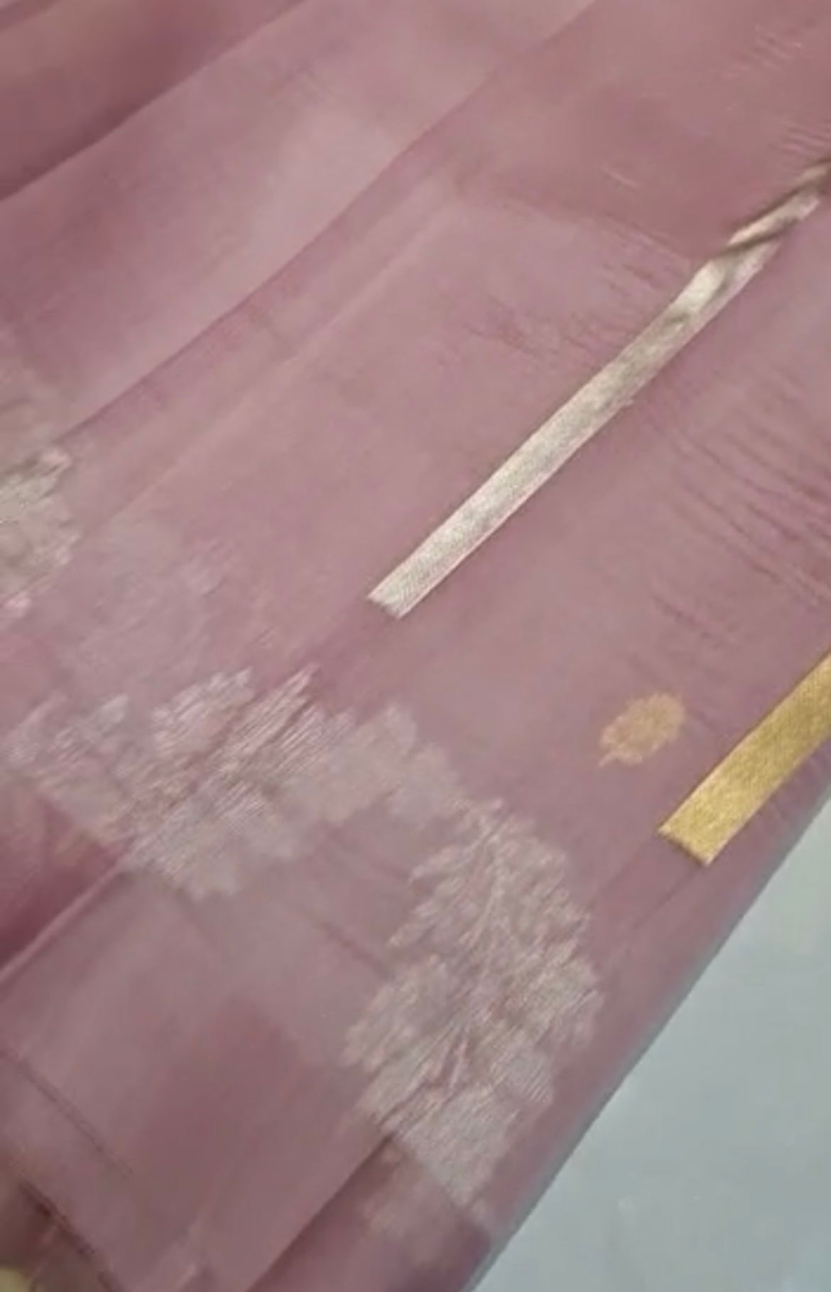 Avesha handloom Banarsi kora saree - Saffronfashionindia