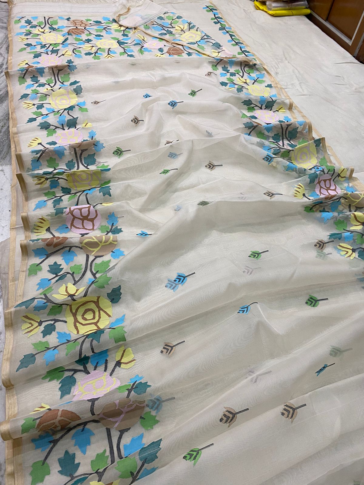 Floral handwoven jamdani saree - Saffronfashionindia