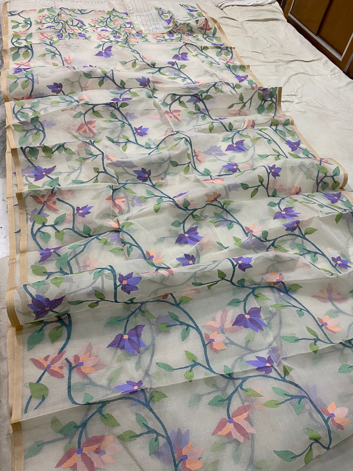 Paheli muslin tantuj saree - Saffronfashionindia